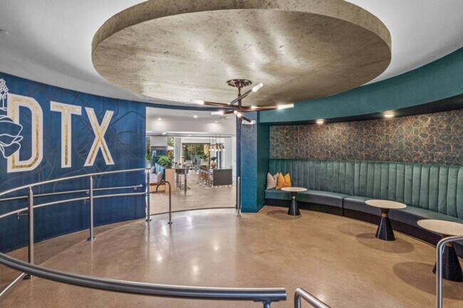 Building Photo - 8122 Midtown Blvd