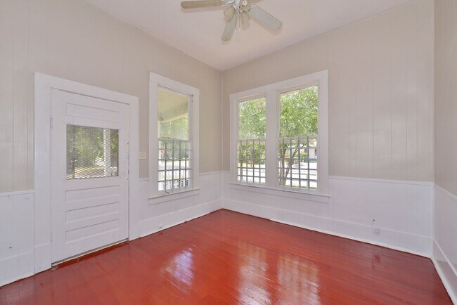 Building Photo - Nice Historic Home Near  Downtown