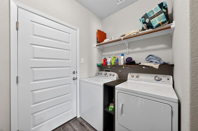 Building Photo - 20703 Ridgeview Rd