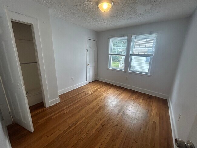 Building Photo - 46 Lawn Ave