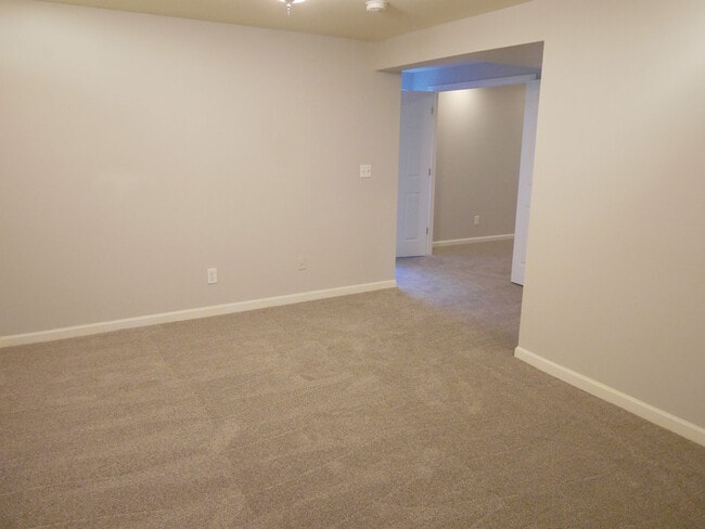 Building Photo - 5555 E Briarwood Ave