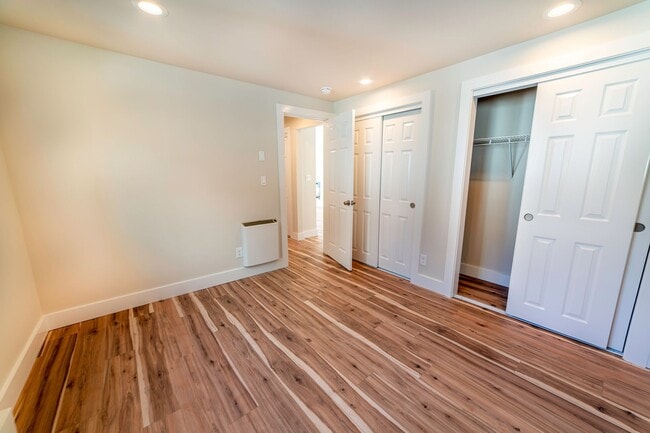 Building Photo - 329 Lakeside Ave S