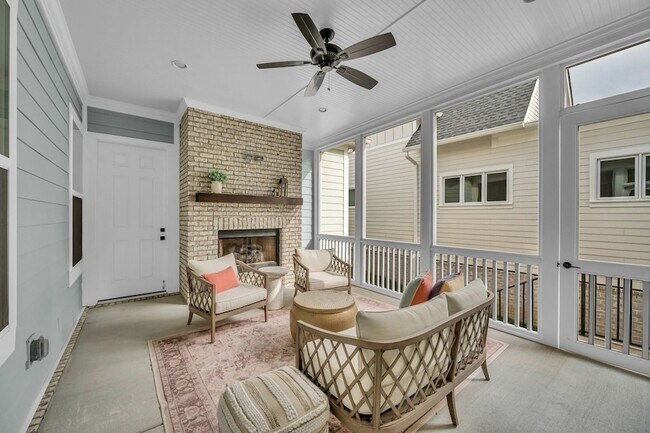 Building Photo - 5045 Kathryn Ave