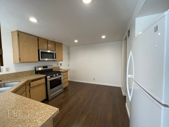 Building Photo - 3 Bedroom Condo in Rancho Cucamonga