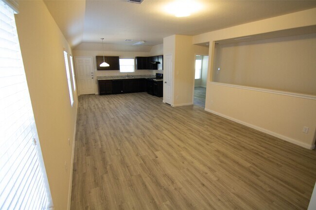 Building Photo - 301 N Meadows Dr
