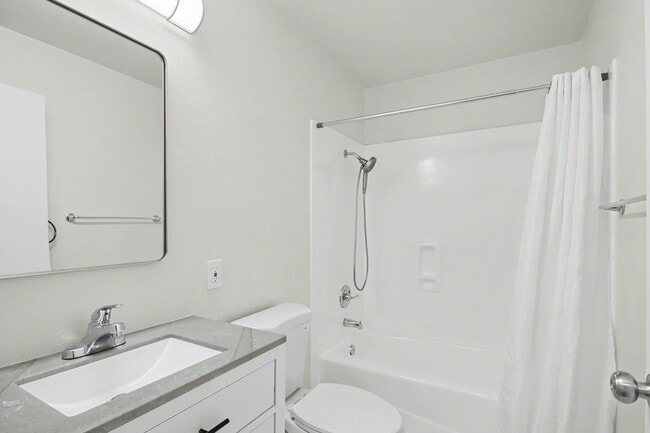 Building Photo - 1125 Henderson Ave