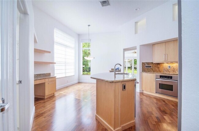 Building Photo - 2519 Bay Pointe Ct