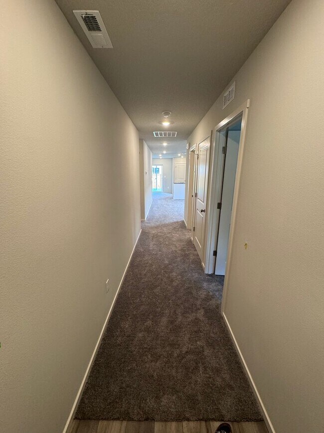 Building Photo - Must See 3 Bedroom with Fenced Yard!