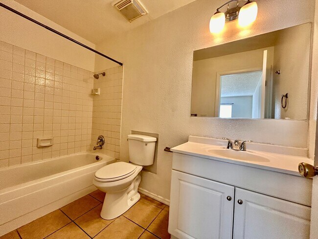 Building Photo - 6217 Yerba Ln