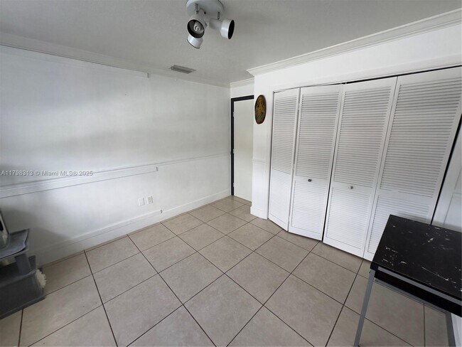 Building Photo - 10600 SW 146th Ct