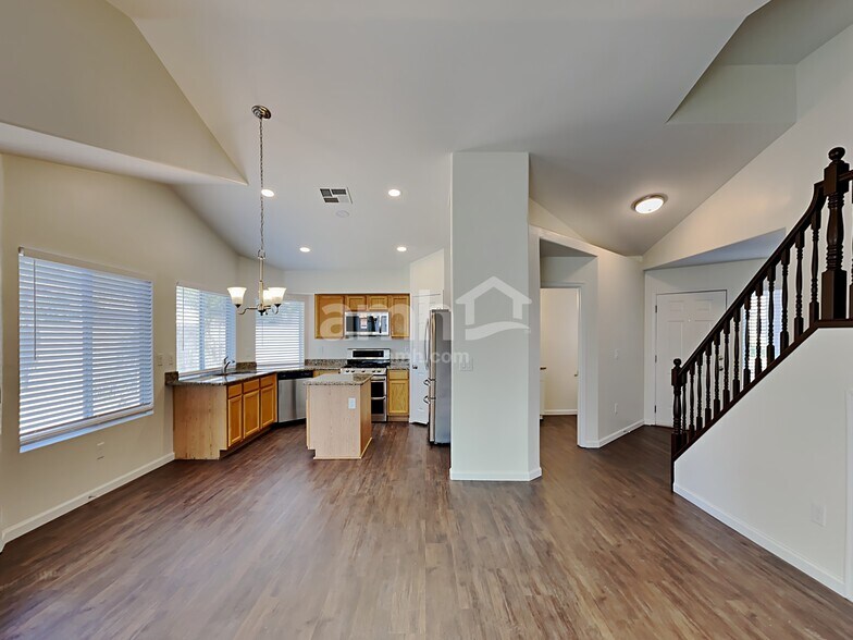 Building Photo - 7556 E Natal Ave