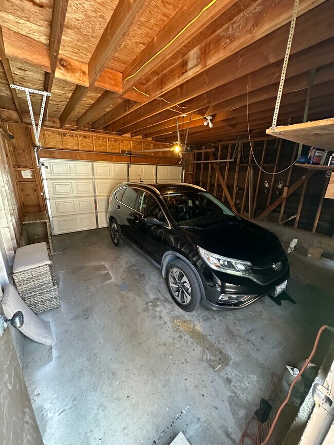 Building Photo - 917 W State St