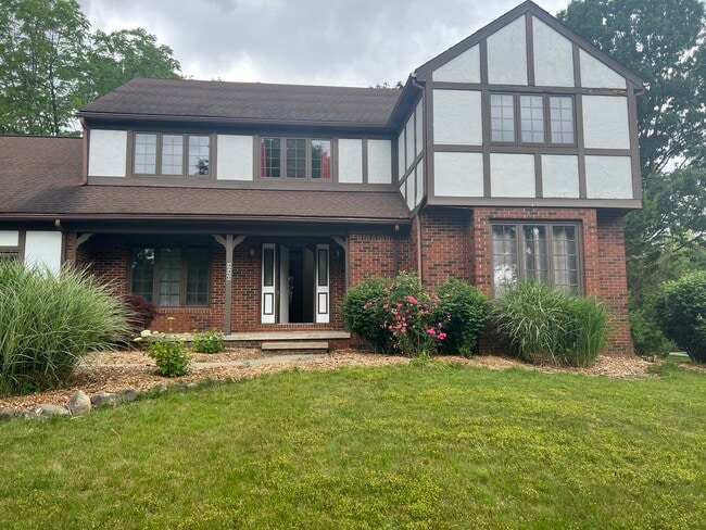 Building Photo - 990 Pelee Dr