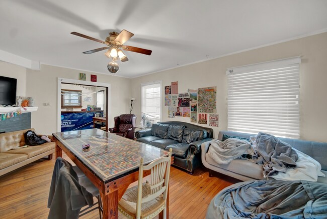 Building Photo - 807 Foster St