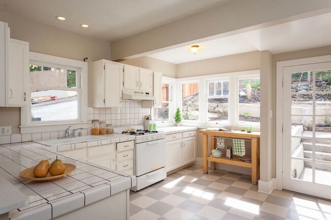 Building Photo - 4433 Brookdale Ave