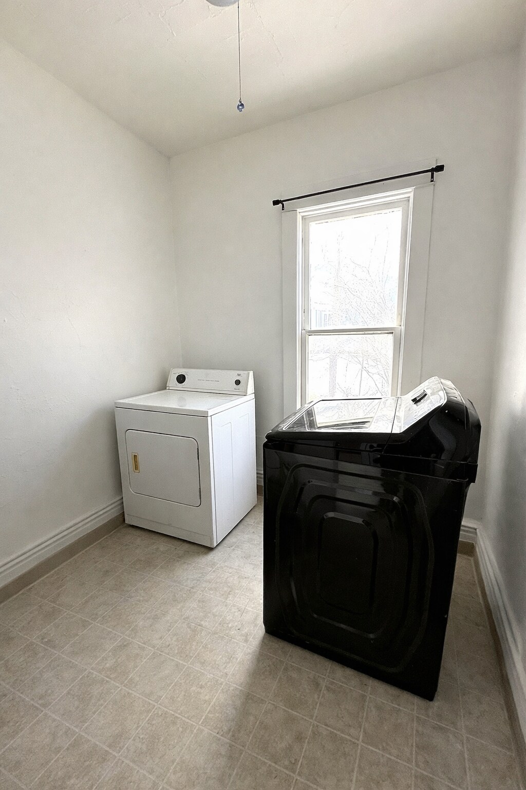 Building Photo - 2013 E 1st Ave