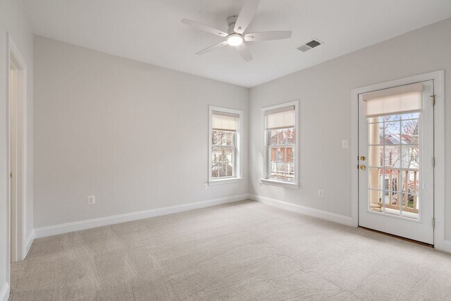 Building Photo - Stunning 4 level detached home close to the Mosaic District in Fairfax!