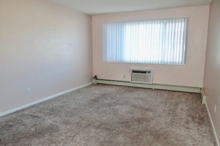 Building Photo - 1410 Lake Elmo Dr