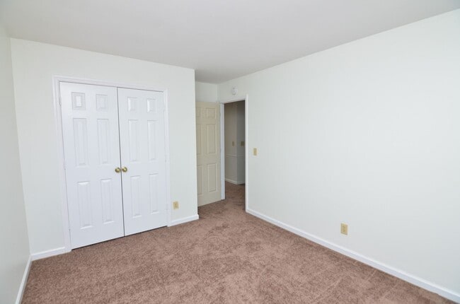 Building Photo - 931 Brentwood Pointe