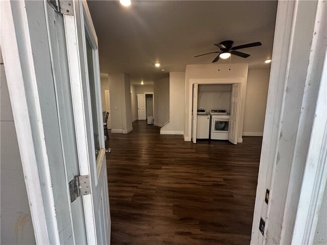 Building Photo - 370 Crestbrook Ln