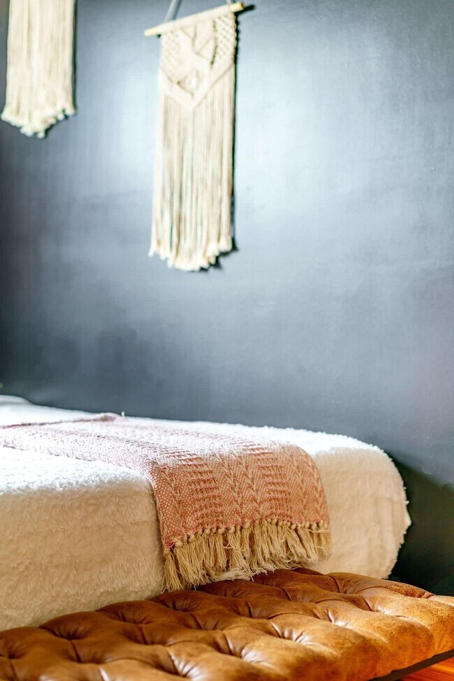 Building Photo - 1180 N High St