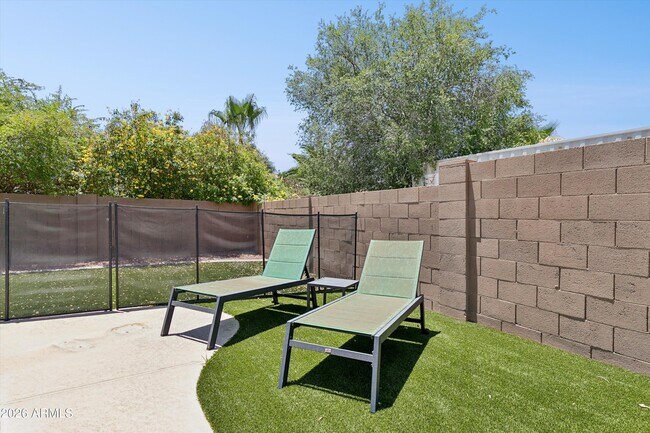 Building Photo - 8611 W Foothill Dr