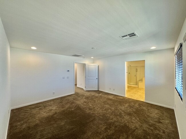 Building Photo - Newer Home with Gated Community Single Fam...