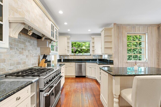 Building Photo - 3304 N Flagler Dr