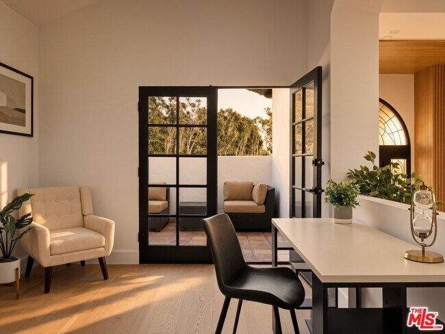 Building Photo - 3909 Villa Costera