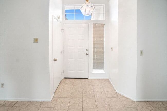 Building Photo - Southwest Area -3 bedroom, 2 bath Home wit...