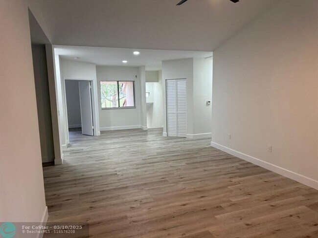 Building Photo - 16364 Malibu Dr