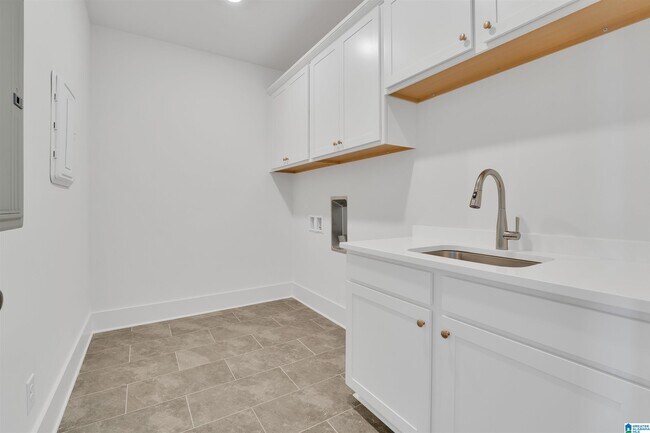 Building Photo - 1032 Clifton Rd
