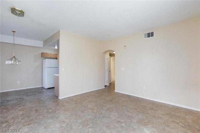 Building Photo - 10525 Pine Glen Ave