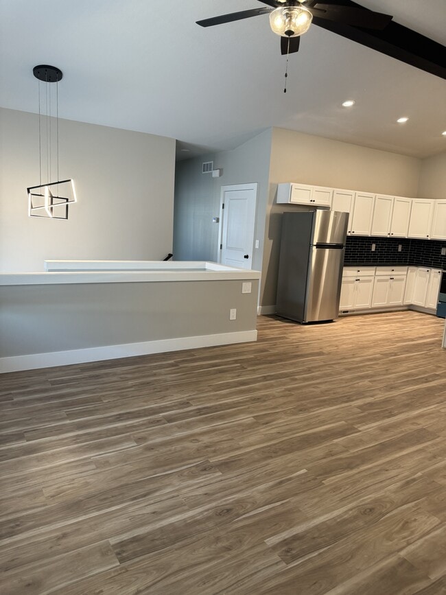 Building Photo - 698 Long Path Ct