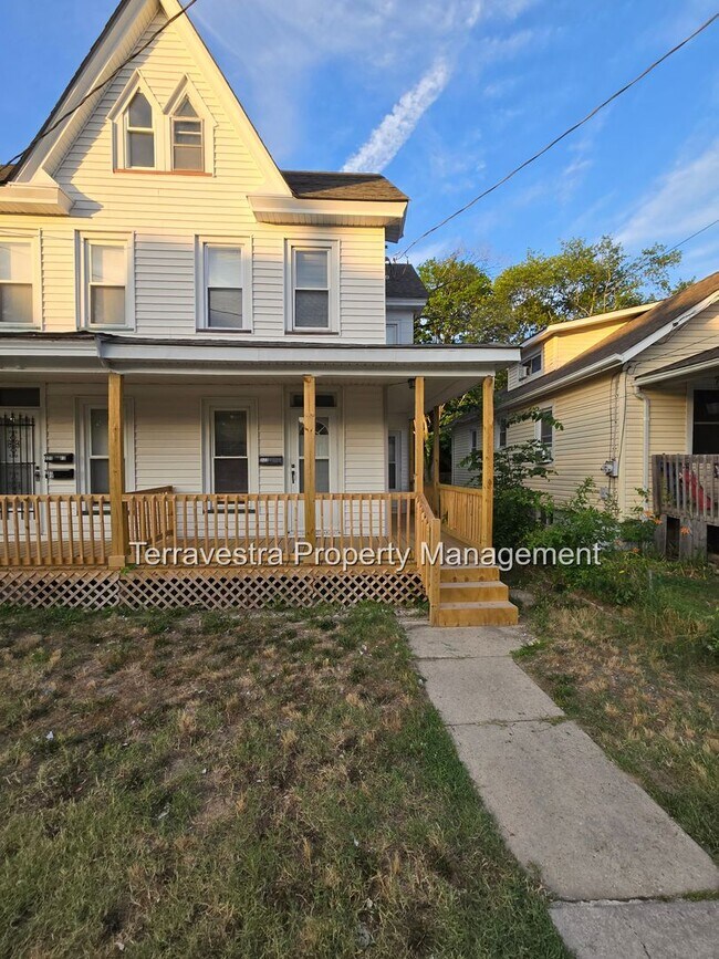 Building Photo - 321-323 South 5th Street