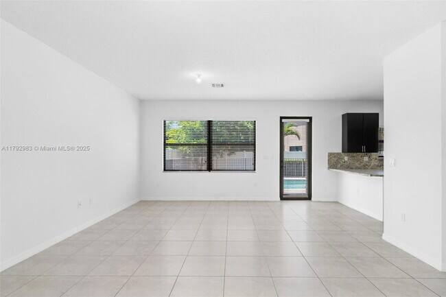 Building Photo - 830 NE 191st St