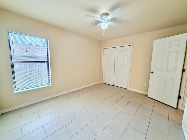 Building Photo - Like-New 3BR-2 Bath Duplex w/ Garage, Prime Cape Coral Location + Flexible Lease Options+Pet Frie...