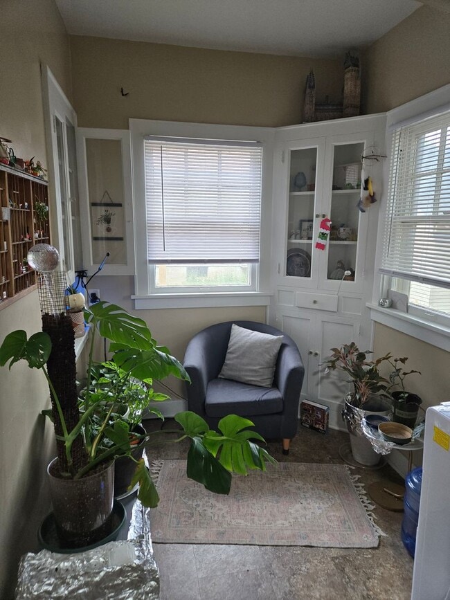Building Photo - 3 Bedroom with garage and basement