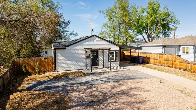 Building Photo - Great updated house in Southeast Denver near Cherry Hills!