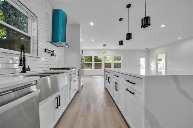 Building Photo - 2230 Garden Dr