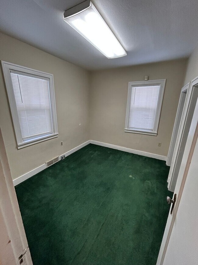 Building Photo - 376 W Washington St