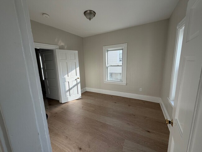 Building Photo - 42 Cabot St