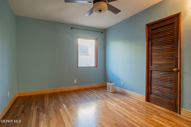 Building Photo - 727 McKelligon Dr