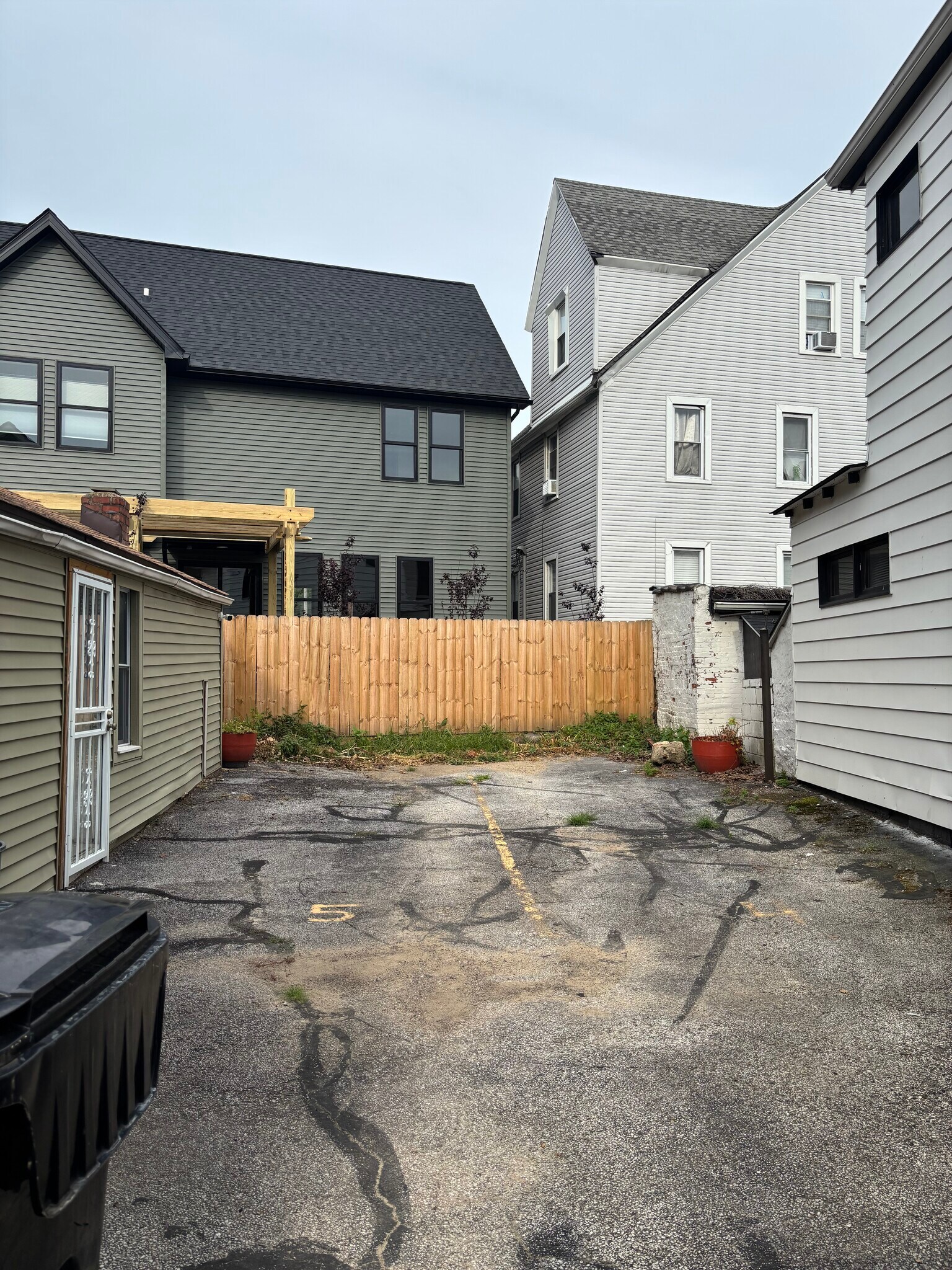 Building Photo - 1909 Coltman Rd