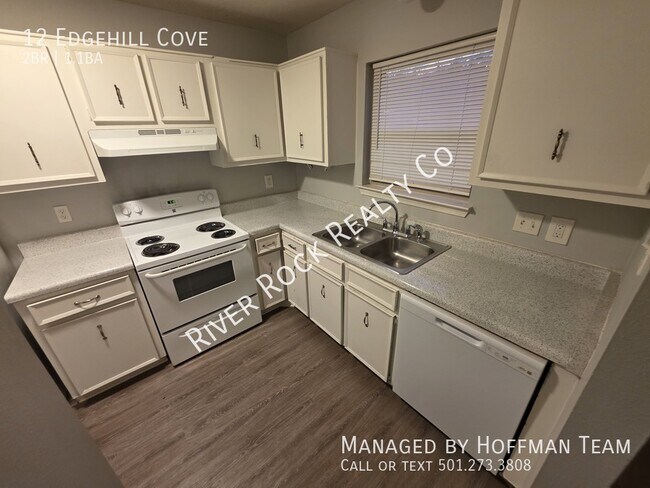 Building Photo - 10 Edgehill Cove