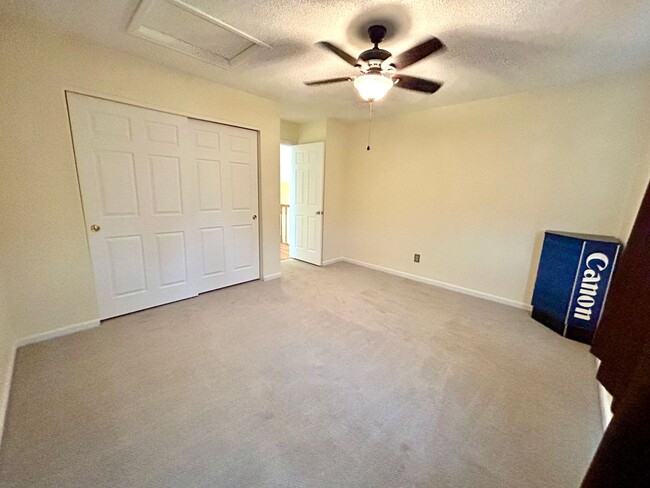 Building Photo - Looking for a Quality tenant who appreciat...