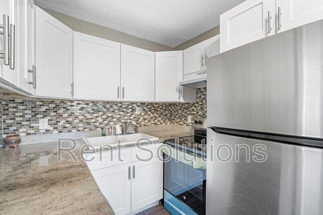 Building Photo - 4715 W Knights Ave