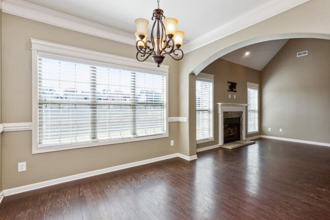 Building Photo - 1275 Golden Eagle Way
