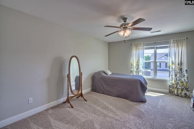 Building Photo - 258 Meadow Saffron Dr