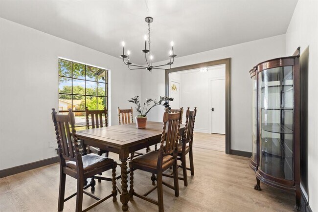Building Photo - 600 Pin Tail Ln